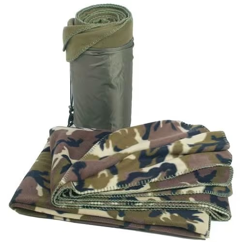 Флисовое одеяло с чехлом MIL-TEC Woodland (14426020)